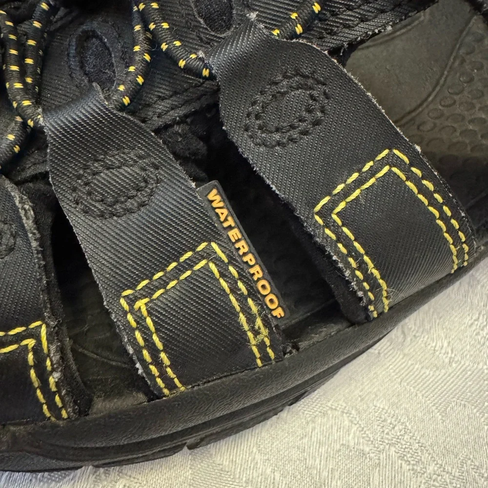 Keen Newport H2 Kids Size 3‎ Black Yellow Waterproof Sandal Hiking Shoe